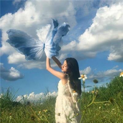 星二代出道颜值引争议，被批炫富，前后半年持续发酵